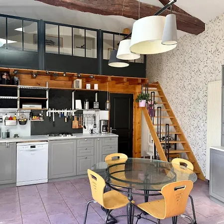 Charmante Maison En Pierre Dorée, Avec Vue Sur Les Collines * Bully (Rhone)