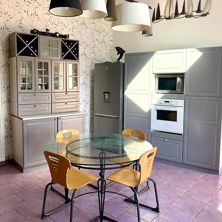 Charmante Maison En Pierre Dorée, Avec Vue Sur Les Collines Bully (Rhone)