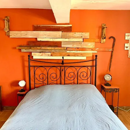 Charmante Maison En Pierre Dorée, Avec Vue Sur Les Collines Bully (Rhone)