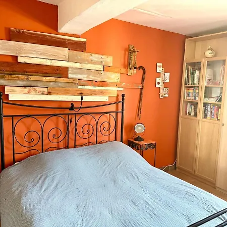 Charmante Maison En Pierre Dorée, Avec Vue Sur Les Collines *