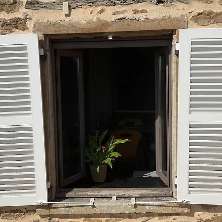 Charmante Maison En Pierre Dorée, Avec Vue Sur Les Collines *